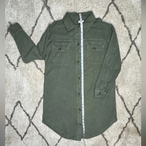 NWT Women’s Light Weight Button-up, Oversized Olive Green Size Small
